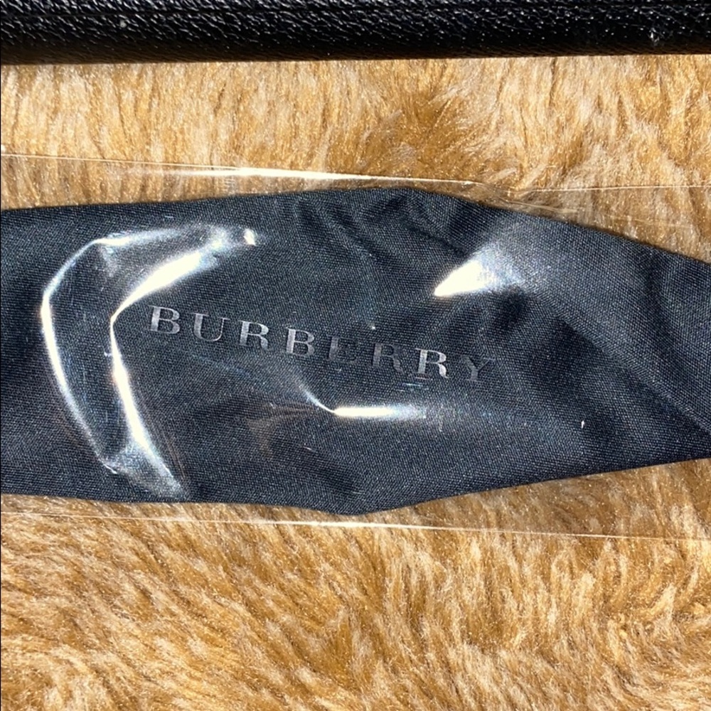 Burberry - Picture 9 of 9